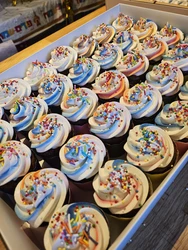 קצפת צבעונית עם סוכריות קישוט